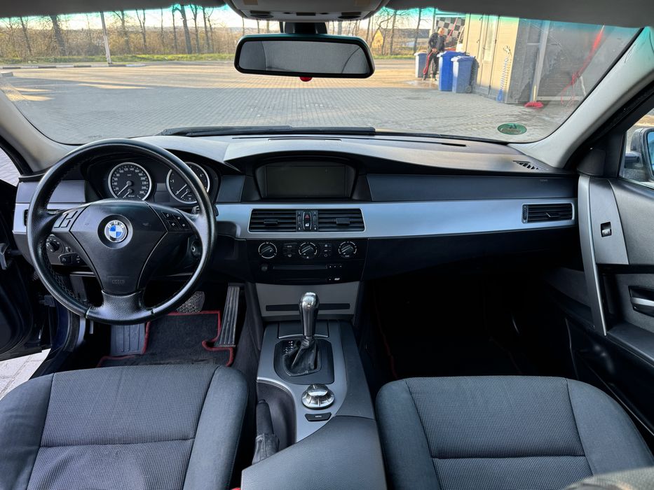 BMW  525 e61.