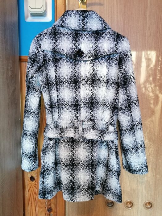 Płaszcz damski z błyszczącą nitką KY creation