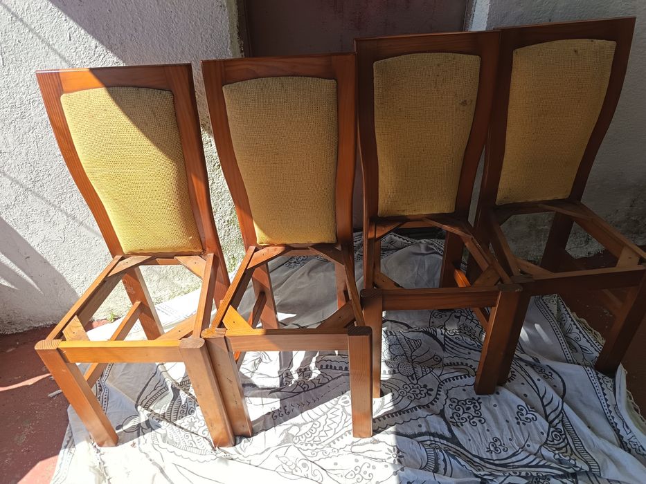 4 cadeiras em madeira