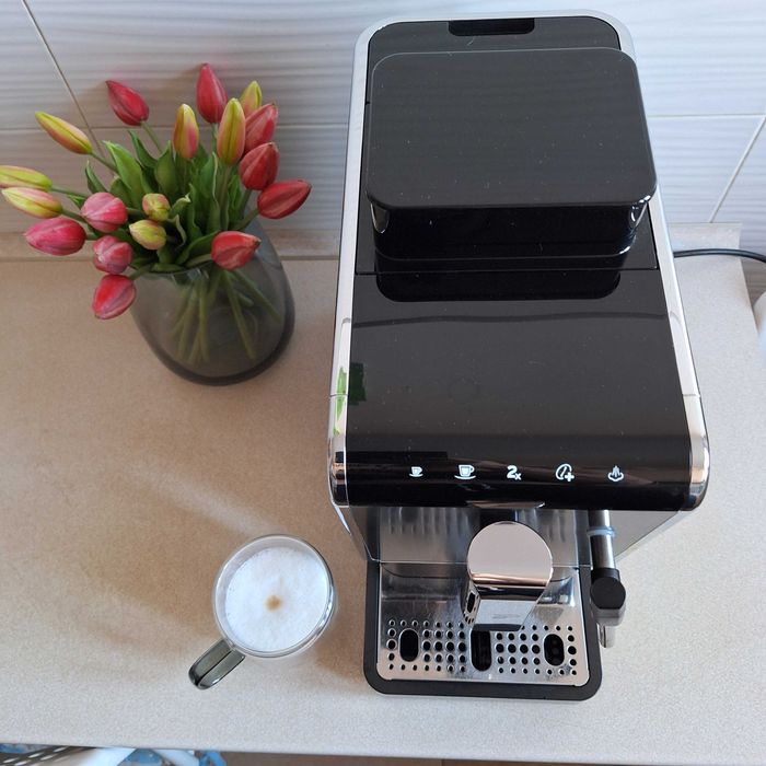 Tchibo ekspres do kawy z młynkiem oraz z dyszą spieniającą mleko