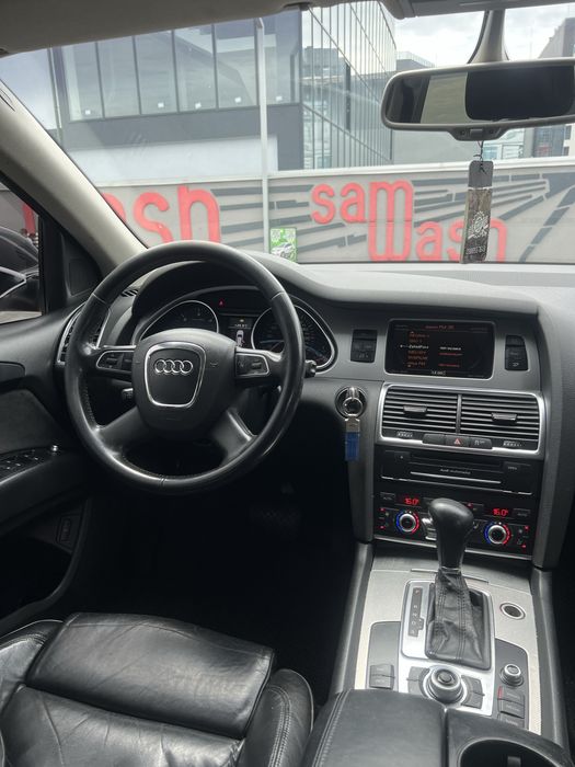 Автомобіль Q7 2010