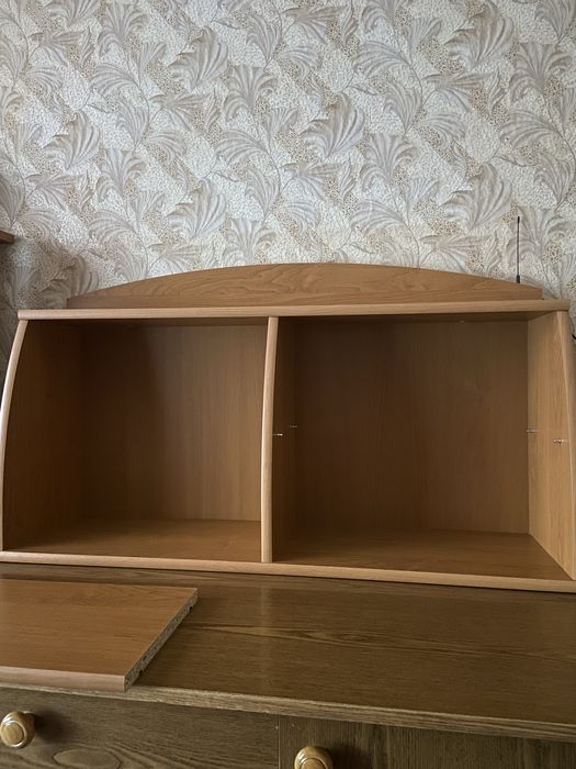 Полка для книг настенная