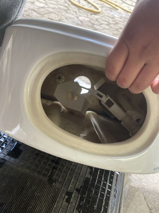 Sanita + dois autoclismos e lavatorio