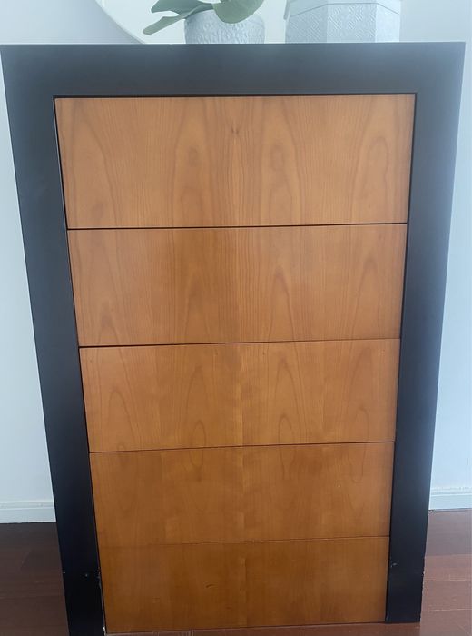 Aparador de quarto  com gavetas.