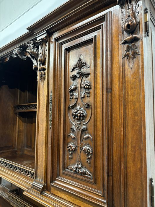 Duży piękny orzechowy kredens neorenesansowy