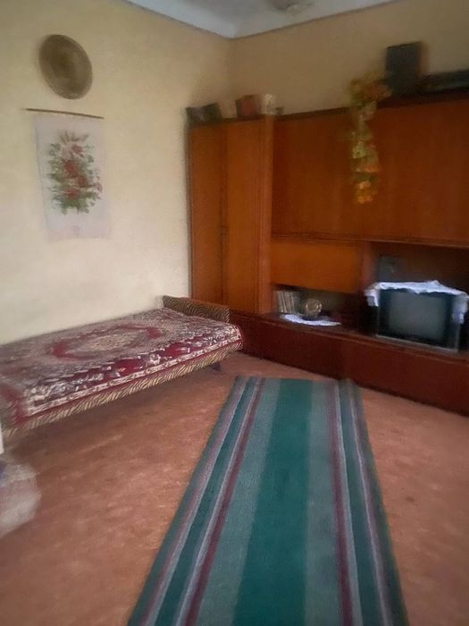 Здається 1 кімнатний будинок в центрі міста.