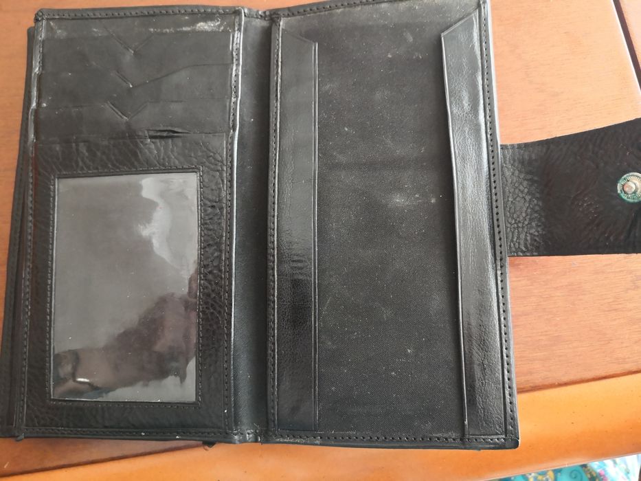 Porta moedas em pele comprado haity