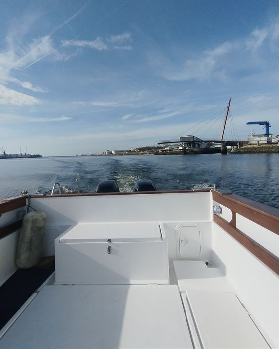 Barco cabinado Silcar 610