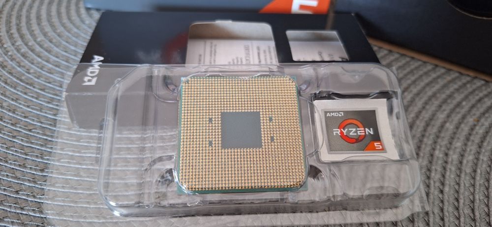 AMD Ryzen 5 2600X  + BOX