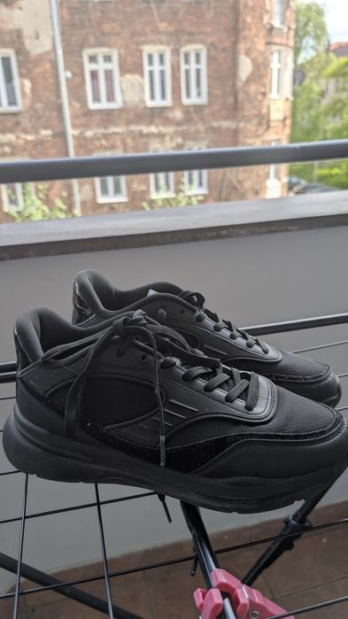 Czarne sneakersy Iconic, r. 41