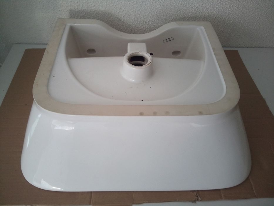 Lavatório The Gap marca Roca novo impecável