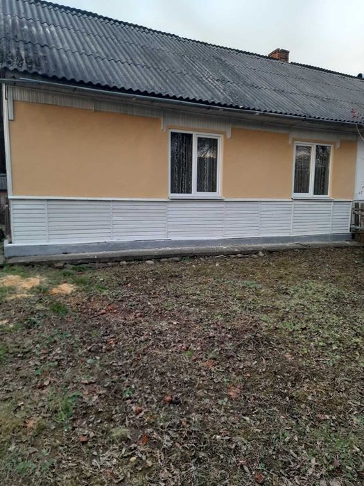 Продам квартиру в смт Берегомет(під магазин, або офіс)