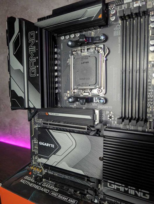 Gigabyte X670 Gaming X AX (AM5) 7000-8000-9000 Серія AMD