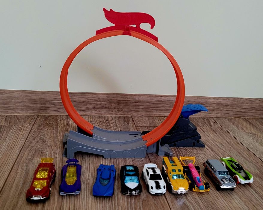 Wyrzutnia Hot wheels + 9 samochoddów Hot wheels