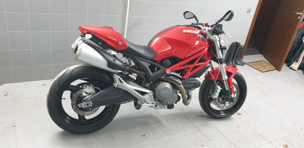 Ducati 696+ 2012