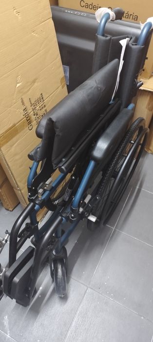 Cadeira de rodas nova