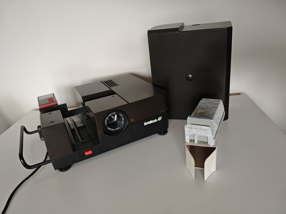 Rzutnik do przeźroczy (slajdów) PZO Krokus autofocus 9836 AF szkolny