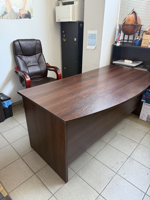 Офисный стол директора