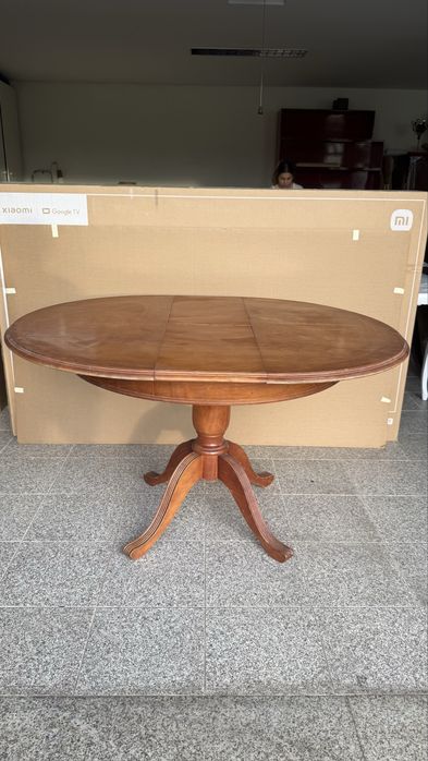 Mesa de Jantar Redonda Extensível, Pé Central Torneado, Estilo Regência