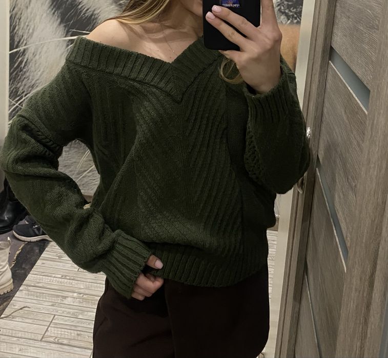 Светр жіночий вʼязаний