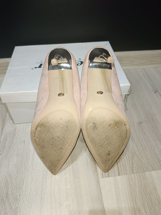 Sprzedam buty na srebrnej szpilce