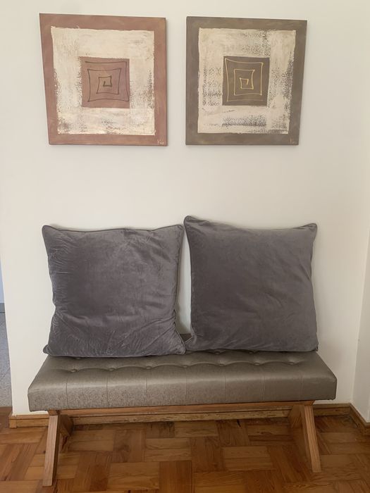 Par de almofadas grandes em veludo cinzento. O preço é do par.