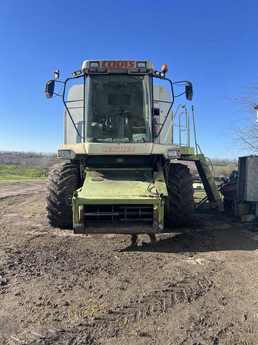 Комбайн Claas Lexion