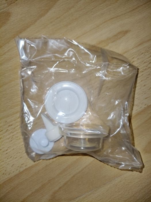 Zestaw Avent laktator, butelki, pojemniki na pokarm