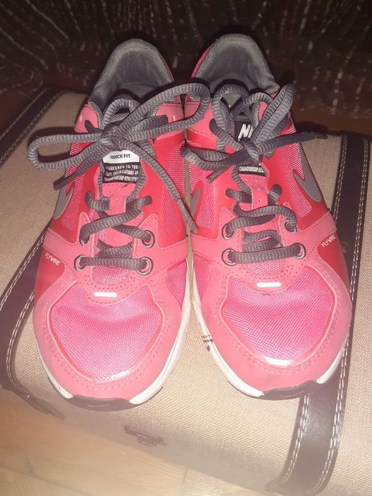 Sapatilhas  cor de rosa e cinza Nike