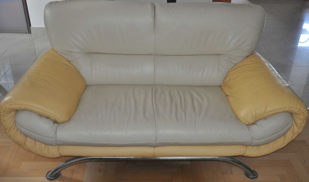 Skórzaną sofę 2-osobową oraz fotel sprzedam