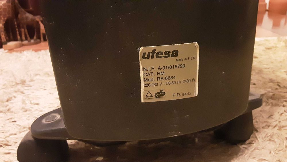 Aquecedor óleo Ufesa RA6684 com 2400watts potência