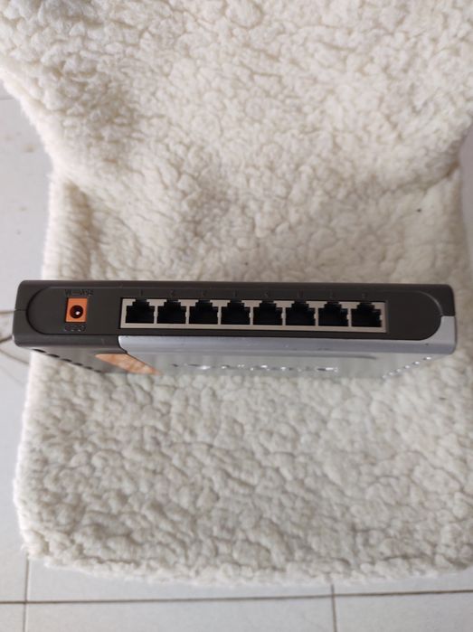 Продам комутатор (свіч) D-link