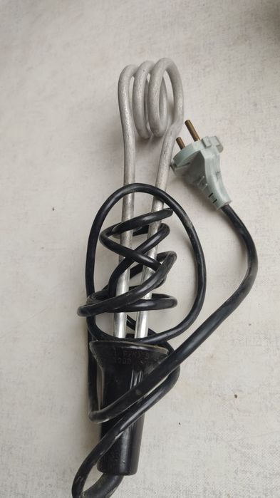 Продам практически новый и б/у электрочайник, кипятильник.