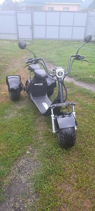 Продам електроскутер Maxxter Trike