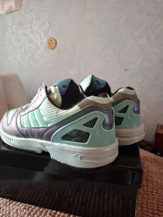 Женские кроссовки Adidas