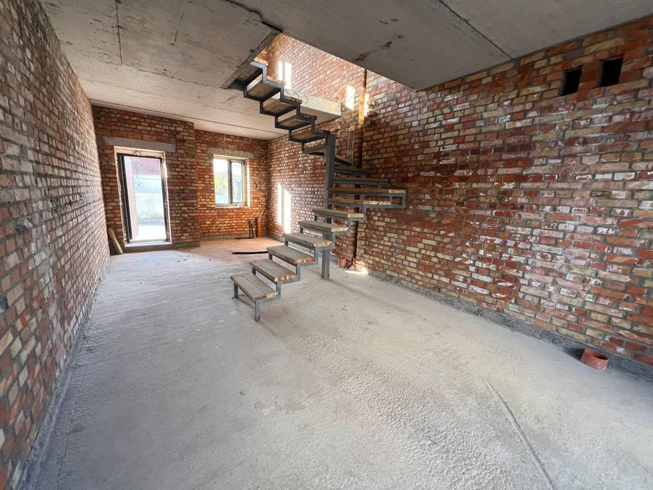 Сучасні таунхауси з газовим опаленням — продаж. Галина