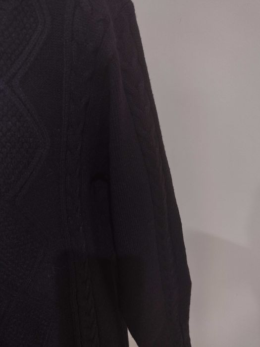 Sukienka czarna z wiskozy.