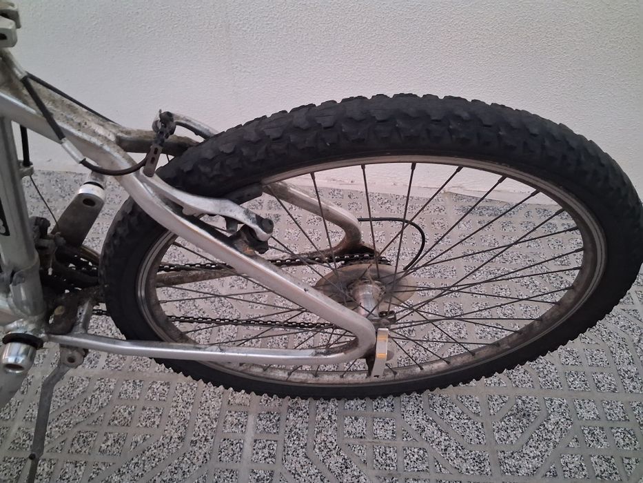 Bicicleta, velha mas boa, meu número para mais informações 912370009