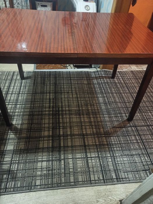 Продам стол обеденный