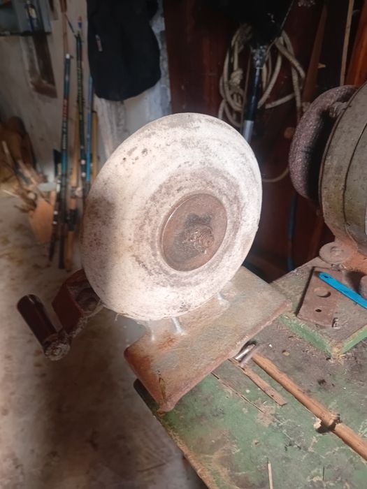 Продам ручну точилку з кругом