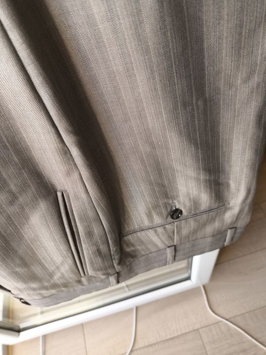 Elegancki garnitur męski - producent Bytom