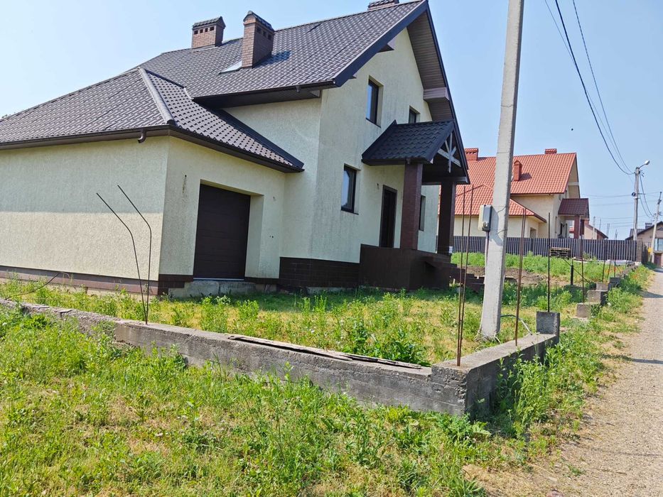 Продаж будинку. Мальованка. ( 5 кімнат +підвал), гараж.