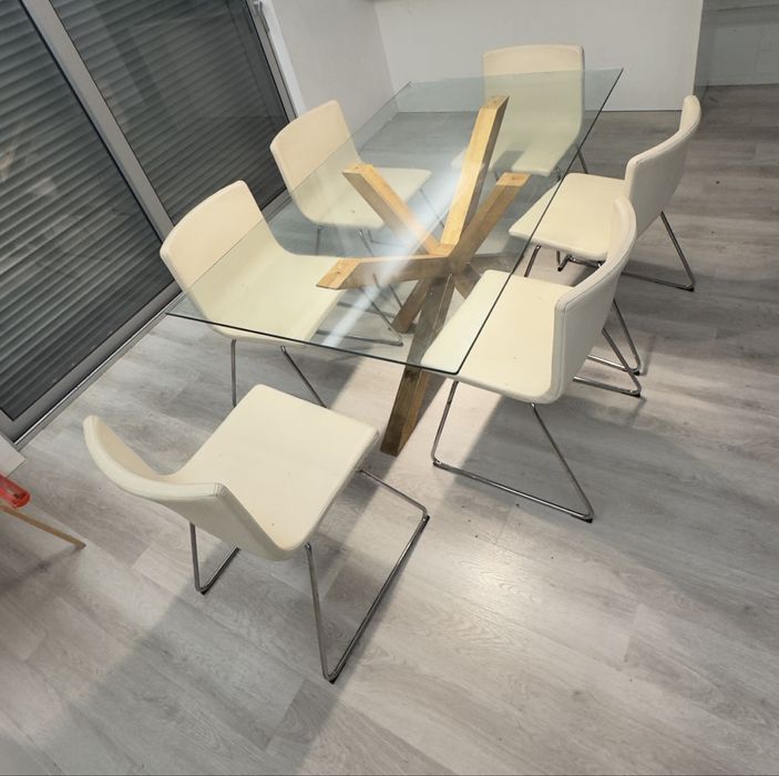 Mesa de vidro praticamente nova