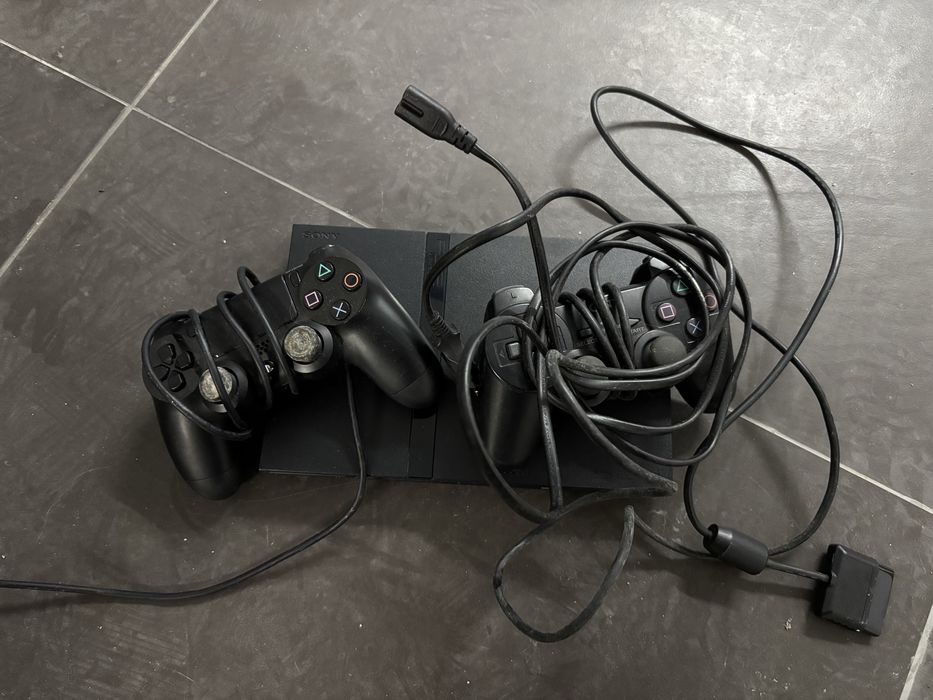 PlayStation 2 (PS2) Slim + 2 comandos