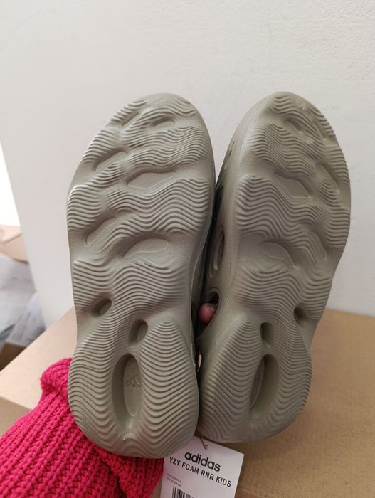 Adidas YZY Foam RNR kids rozmiar 33