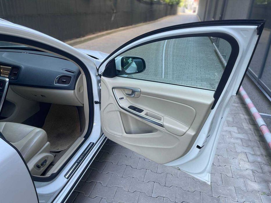 Volvo V60 2.0 бензин