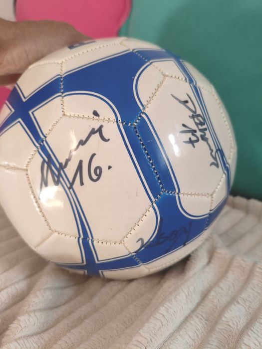 Autografy piłkarzy Lecha Poznań na piłce