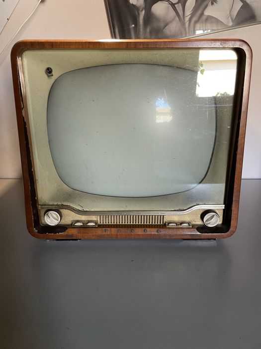 Stary telewizor TESLA