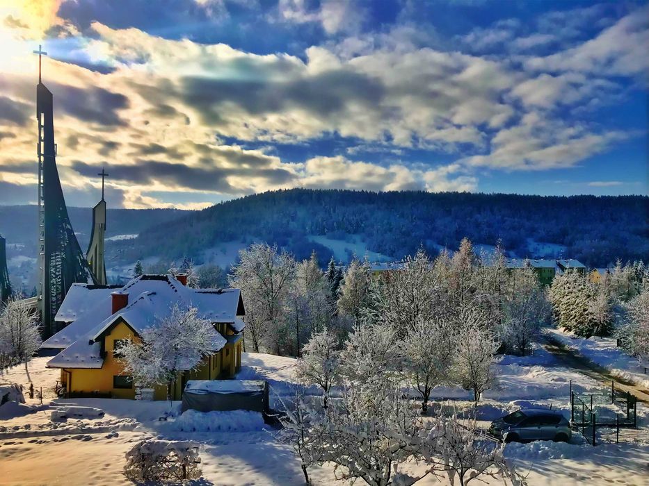BIESZCZADY - APARTAMENT pod LAWORTĄ z ogrodem - Ustrzyki Dolne