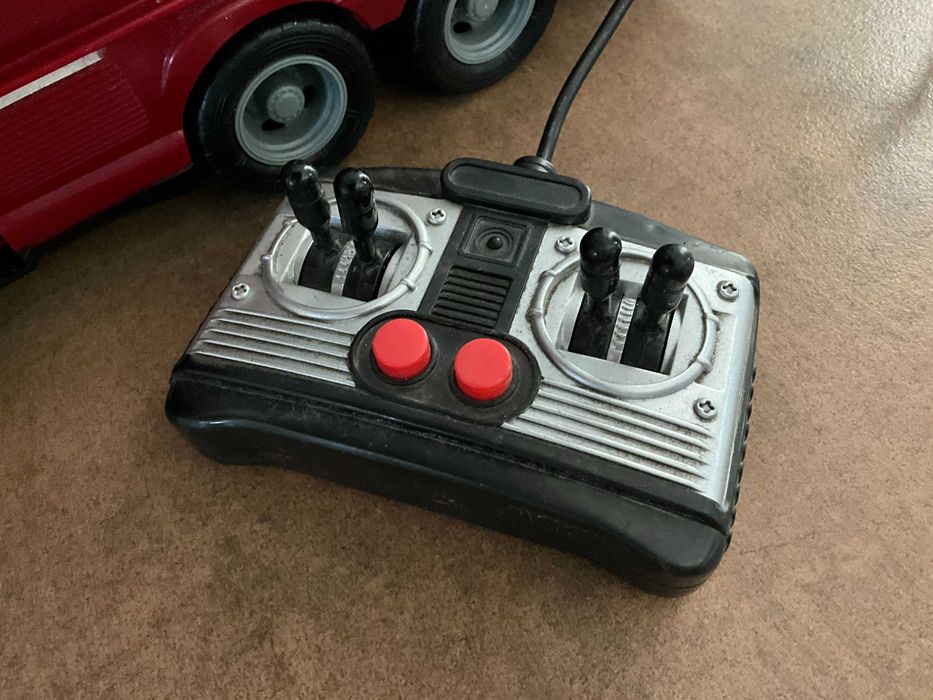 Duży interaktywny wóz strażacki sterowany na kabel – Stylizowany na Vintage Retro